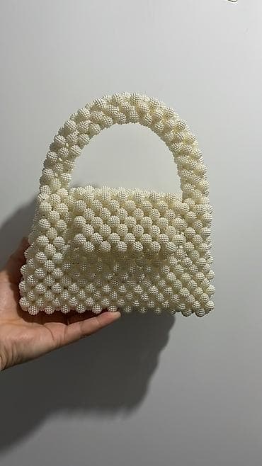 Сумка-хэндбэг из бусин - Материал: пластиковые бусины жемчужного