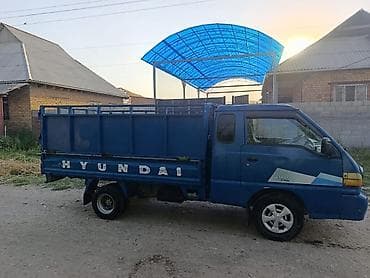 Hyundai Porter (Porter/Porter I) — компактный бортовой грузовик синего