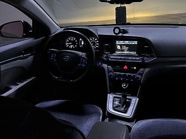 линолеум на авто: Hyundai Elantra: 2017 г., 2 л, Автомат, Бензин, Седан — 9
