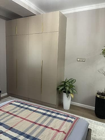 room: 2 комнаты, Риэлтор — 8