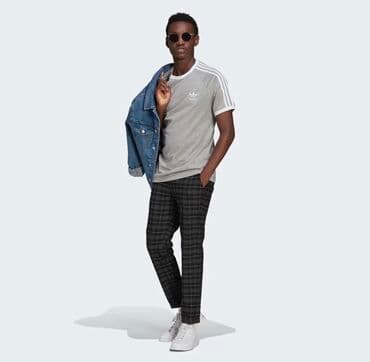 Футболкалар: Adidas originals. Облегающая хлопковая футболка с легендарными тремя — 5