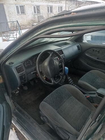 3 sfe: Nissan Almera: 1997 г., Механика, Седан — 4