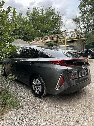 work r18: Toyota Prius: 2018 г., 1.8 л, Вариатор, Гибрид, Хэтчбэк — 9