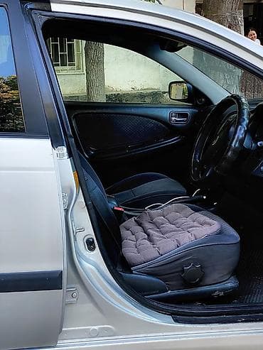 Toyota Avensis: 2002 г., 1.8 л, Автомат, Бензин, Лифтбек — 5