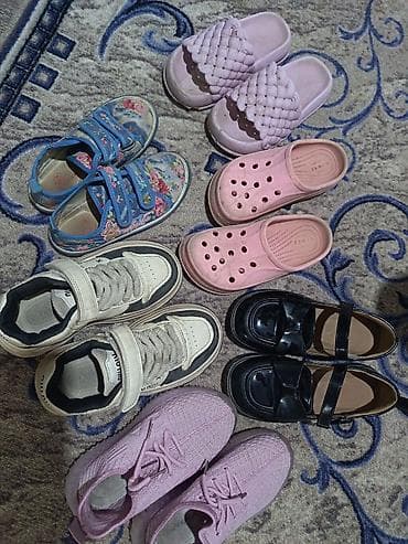 Отдам детскую обувь для девочки 5-7 лет 30-32 размер, состояние