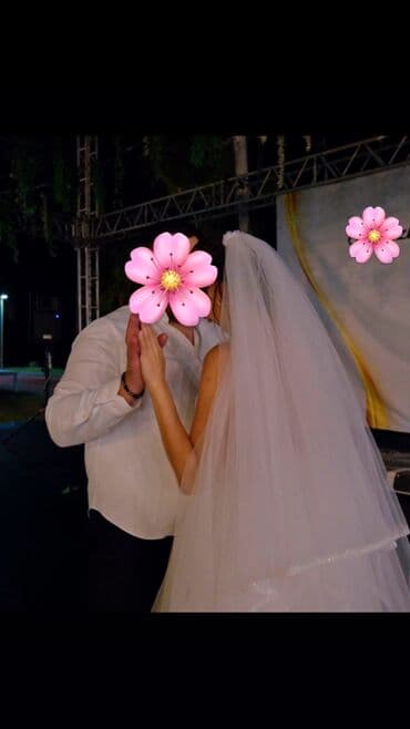 фата на девичник: Фата
Продаю, длинная, по краям блестящие паетки по всей длине — 1