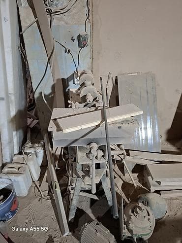 Деревообрабатывающие станки универсальные: Сдаётся столярный цех В комплекте: - Форматно-раскроечный станок — 2