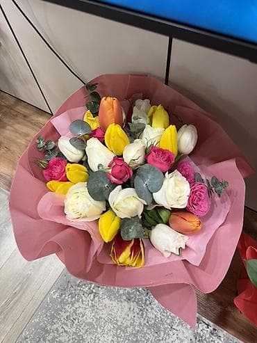 Светодиодные гирлянды: Букеты из свежих цветов - Авторские композиции в шляпной упаковке. - — 2