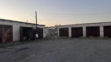 Нежилой объект с хозяйственным двором и блоком гаражей Описание: - — 5