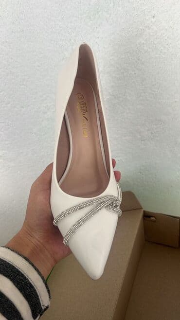 Туфли белые