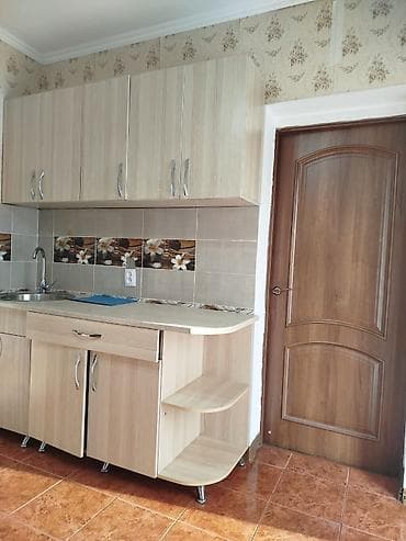 суточный квартира ошский рынок: 60 м², 3 комнаты, Забор, огорожен — 1