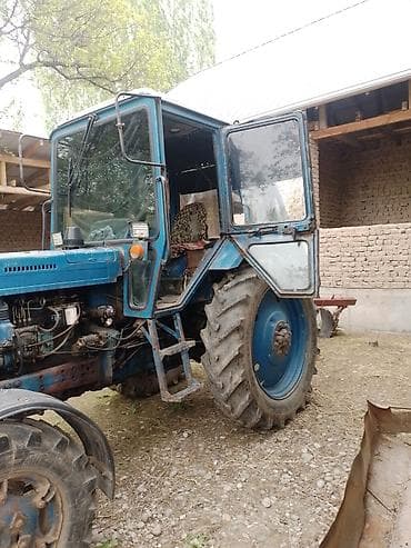 трактр мтз: Трактор колесный МТЗ-80/82 (синего цвета) с кабиной. Основные — 9