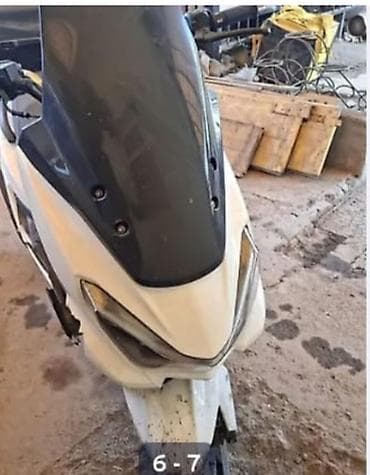 экипировка для мото: Скутер-макси, белый, в хорошем состоянии 150 куб минус только по — 3