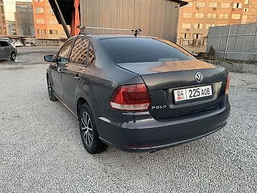 Унаа сатуу: Volkswagen Polo: 2016 г., 1.6 л, Кол менен иштөөчү, Бензин, Седан — 3