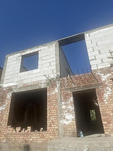 Двухэтажная коробка здания из кирпича и газобетонных блоков Описание