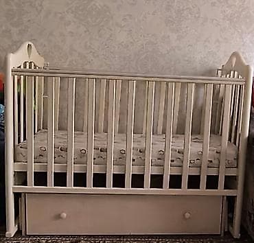 матрас эки кишилик: Детская кроватка-манеж из массива дерева, цвет белый/молочный — 3