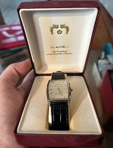 samsung beam: Подарок от президента Кореи. Часы наручные в фирменной — 1