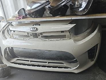 Передний бампер KIA Rio (рестайлинг, около 2015–2017), цвет белый. -