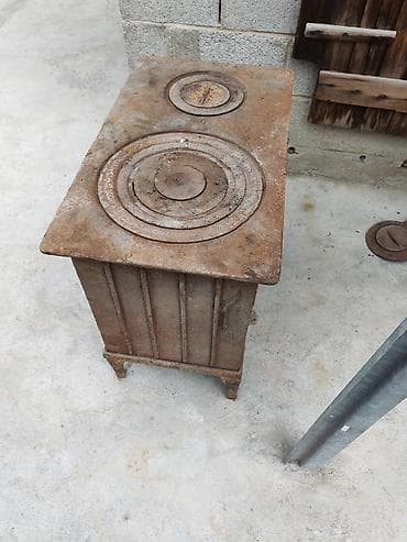 Чугунная дровяная плита-печь (буржуйка) с варочной поверхностью