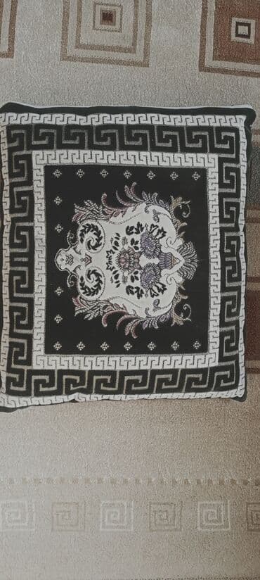 Подушки декоративные. 4 штуки. 50×60см. В ТОКМОКЕ. Зайдите на профиль at lalafo.kg Подушки декоративные. 4 штуки. 50×60см. В ТОКМОКЕ. Зайдите на профиль