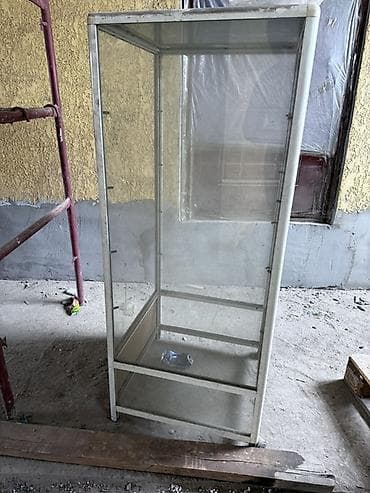 полки мебель: Стеклянные торговые витрины-пеналы - Конструкция: металлический — 7