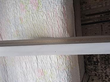 Вазалар: Продаю пластиковые потолочные карнизы 2 штуки(3х полосный). Длина — 5