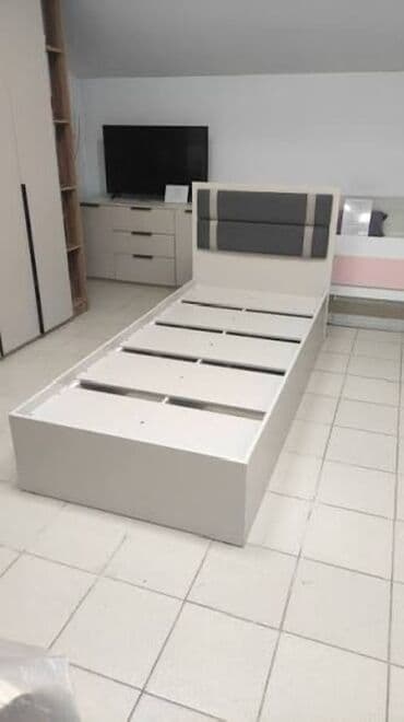 б у двухъярусные кровати: Односпальная кровать, Б/у, С мягким изголовьем, длина - 200 см — 1