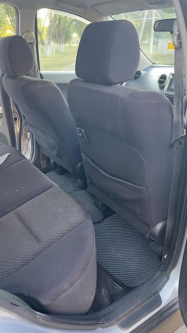 Toyota Ist: 2002 г., 1.5 л, Автомат, Бензин — 5