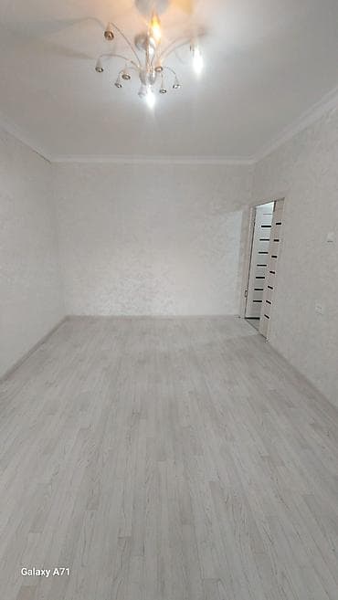 без хозайын квартира: 1 комната, 35 м², 105 серия, 2 этаж — 5