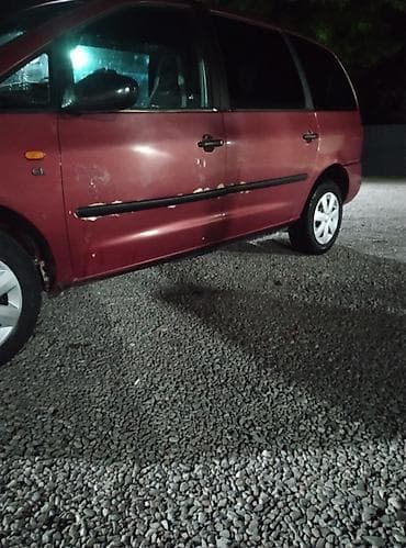 Унаа сатуу: Volkswagen Sharan: 1998 г., 2 л, Кол менен иштөөчү, Бензин, Вэн/Минивэн — 7