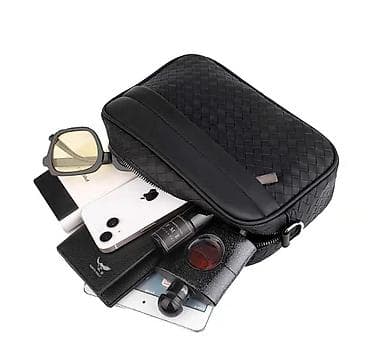 Мужская сумка через плечо, компактная и вместительная. - Материал