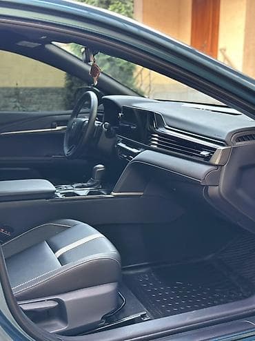 camry 2015: Toyota Camry: 2024 г., 2.5 л, Вариатор, Гибрид, Седан — 5