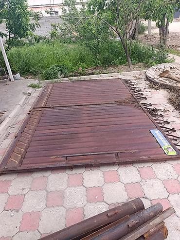 Металлические распашные ворота с декоративной ковкой. - Конструкция