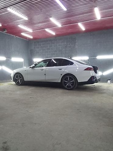 Детейлинг-студия и кузовной уход за автомобилями Услуги: - Полировка