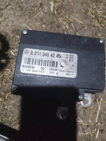 Автозапчасти: Запчасть на Мерседес 211 Фара простой правая сторона Болоки,рамки — 4