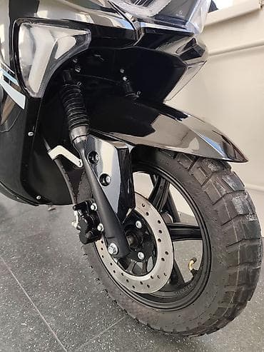 Мототехника: Макси-скутер 150 куб. см, Бензин — 5