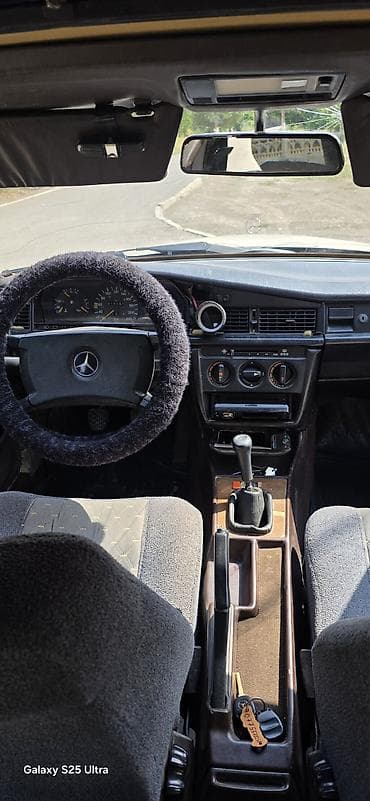 Mercedes-Benz 190: 1992 г., 1.8 л, Механика, Бензин, Седан — 9