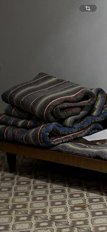 Комплектующие для мебели: Ватный матрас бу отдам бесплатно — 1