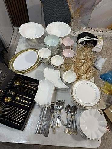 Кухонные принадлежности: Большой набор посуды и столовых приборов для сервировки Состав (по — 2