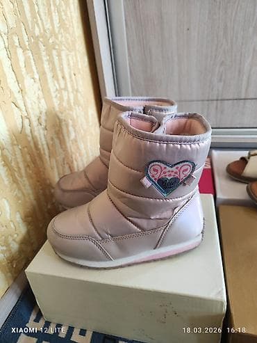 стильную обувь: Детская обувь набором. В комплекте: - Пара зимних дутиков/сапожек — 2