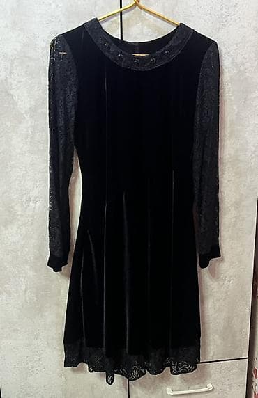 Вечернее черное платье из бархата с кружевом. - Материал: мягкий