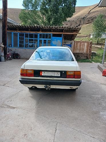 Audi 100: 1989 г., 1.8 л, Механика, Бензин, Седан — 2