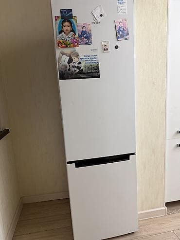 Холодильник Indesit, Б/у, Двухкамерный, De frost (капельный), 2 *
