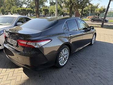 2 8: Toyota Camry: 2020 г., 2.5 л, Вариатор, Гибрид, Седан — 7