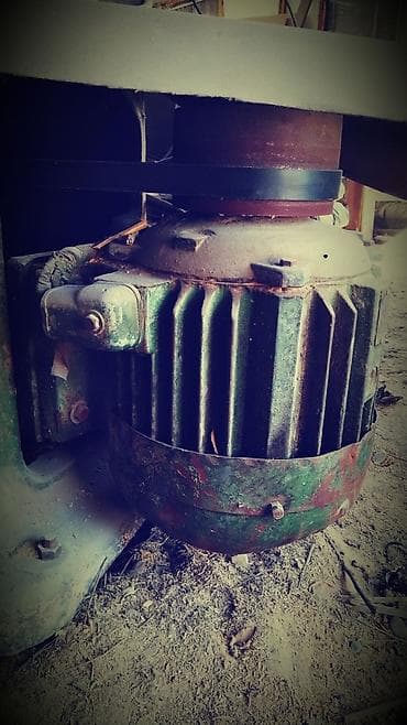 Продам фрезерный станок по дереву,СССР