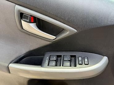 Продажа авто: Toyota Prius: 2015 г., 1.8 л, Вариатор, Гибрид, Хэтчбэк — 8