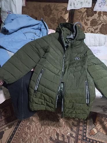 Свитера: Утеплённая куртка на девочку 10-12 лет, отдам за 400 сом — 1