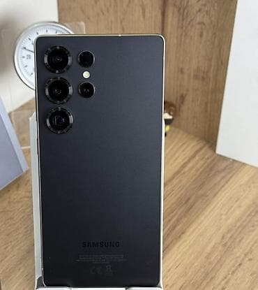 Samsung Galaxy S25 Ultra - Дизайн: матовый черный корпус c плоскими