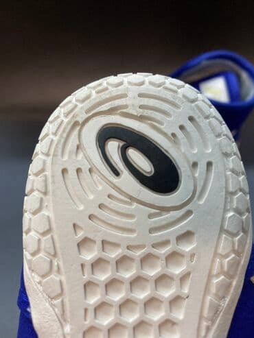 футбольные бутсы predator: Борцовки Asics белого цвета с зелеными и золотыми вставками. Высокий — 10