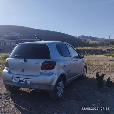 Унаа сатуу: Toyota Yaris: 2002 г., 1.3 л, Кол менен иштөөчү, Бензин, Хетчбек — 4